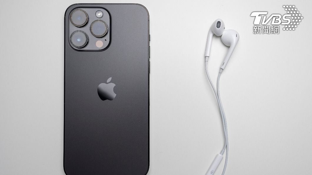 蘋果傳已經開發使用USB-C接孔的新一代有線耳機Earpods。（示意圖／shutterstock達志影像）