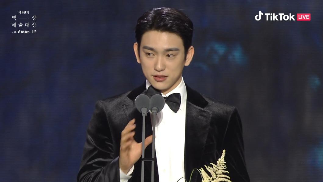 朴珍榮獲得電影部門最佳男子新人獎，同時他也是人氣獎得主。