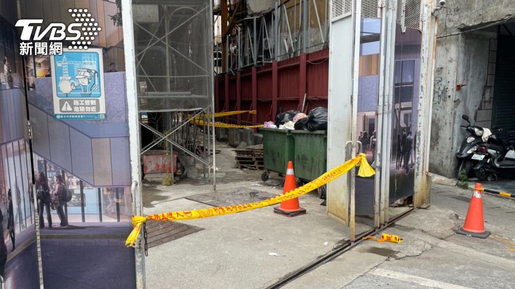 一名女子從錦新大樓墜樓後，掉落在建案工地身亡。（圖／TVBS）