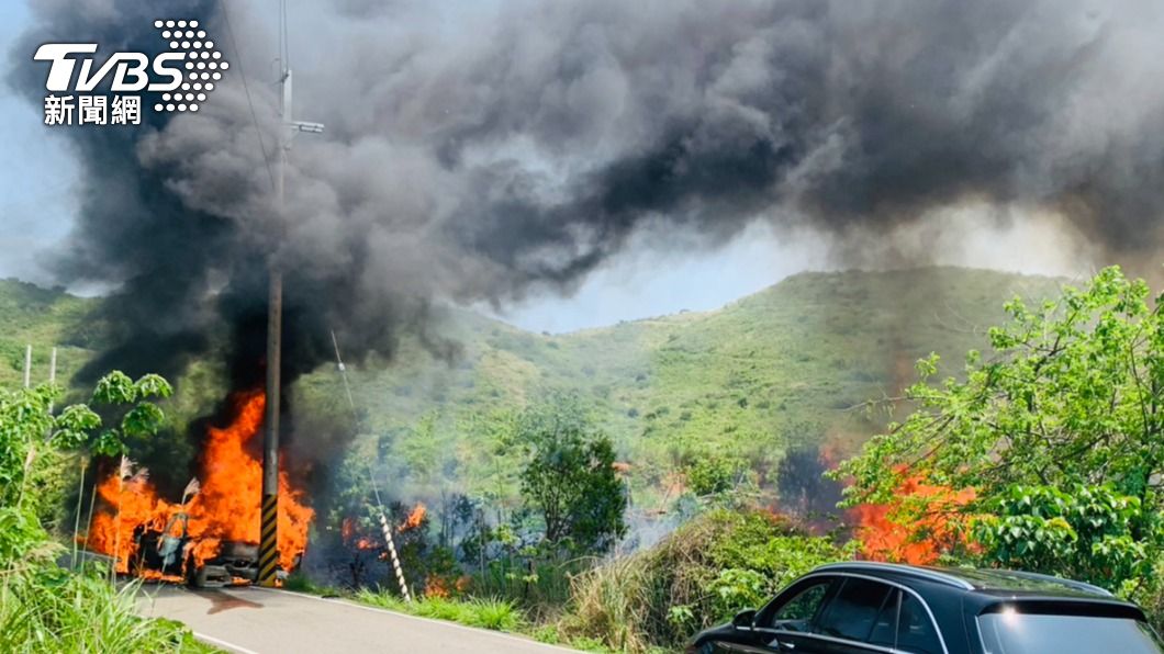 苗栗縣知名打卡秘境「心型公路」發生火燒車。（圖／TVBS）