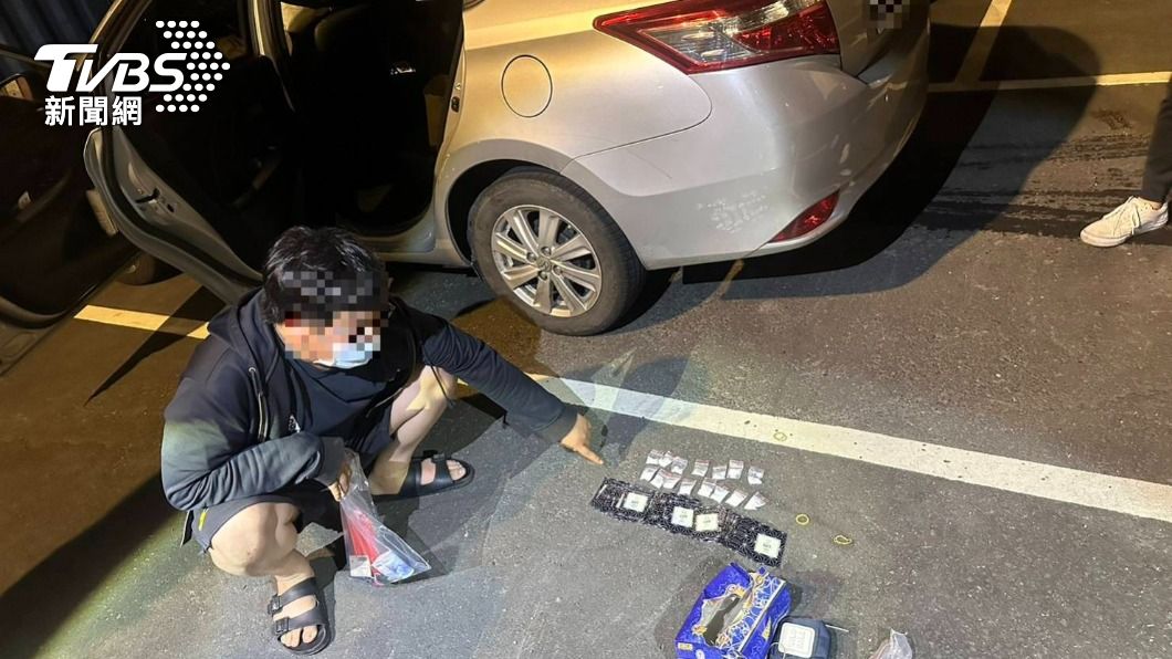 警方在林男車上搜到大量的毒品。（圖／TVBS）