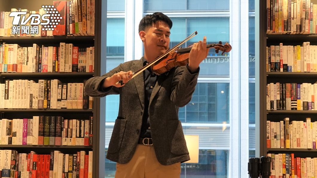 NSO國家交響樂團首席小提琴家林品任在東京快閃演奏。（圖／中央社）