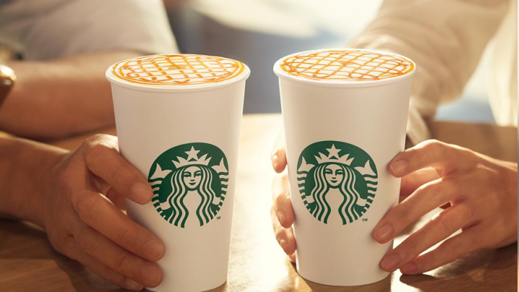 星巴克（Starbucks）又推出買一送一。（示意圖／翻攝自星巴克咖啡同好會臉書） 手刀衝！星巴克今明買1送1　想喝星冰樂「快用2招賺翻」