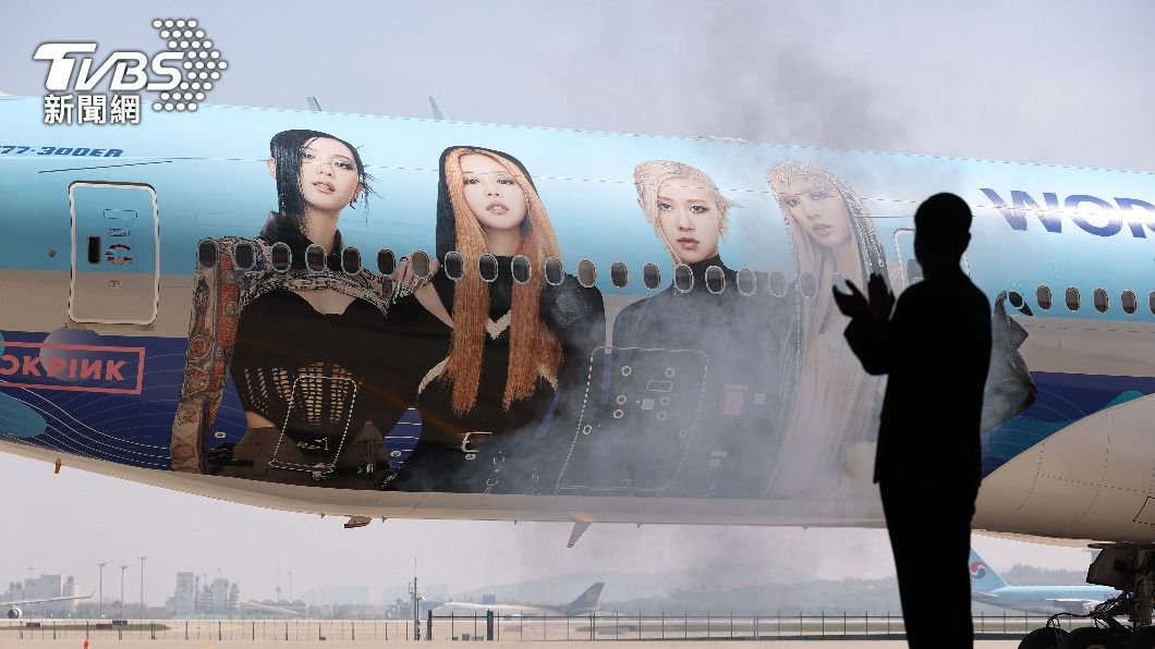 南韓當紅4人女子組合BLACKPINK照片登上大韓航空的波音777特別版飛機。（圖／達志影像Newscom）