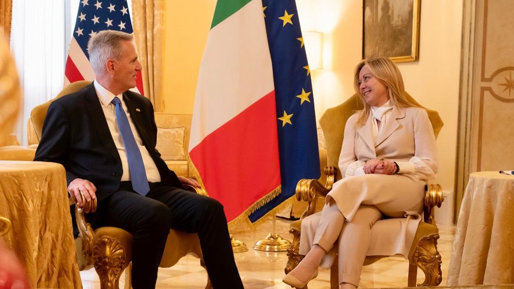 義大利總理梅洛尼與美眾院議長麥卡錫會面。（圖／翻攝自Giorgia Meloni推特）