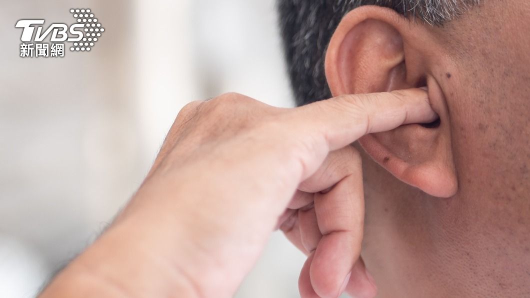 男子習慣每天挖耳朵，慘罹患左外耳道鱗狀細胞癌。（示意圖／shutterestock達志影像）