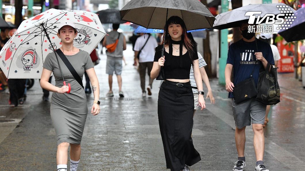 北台灣受「瑪娃」環流影響，仍有短暫陣雨。（圖／胡瑞麒攝）