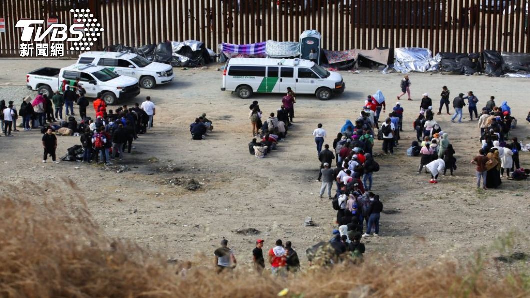 墨西哥總統羅培茲歐布拉多8日表示，他將與美國總統拜登討論移民政策。（圖／路透社）