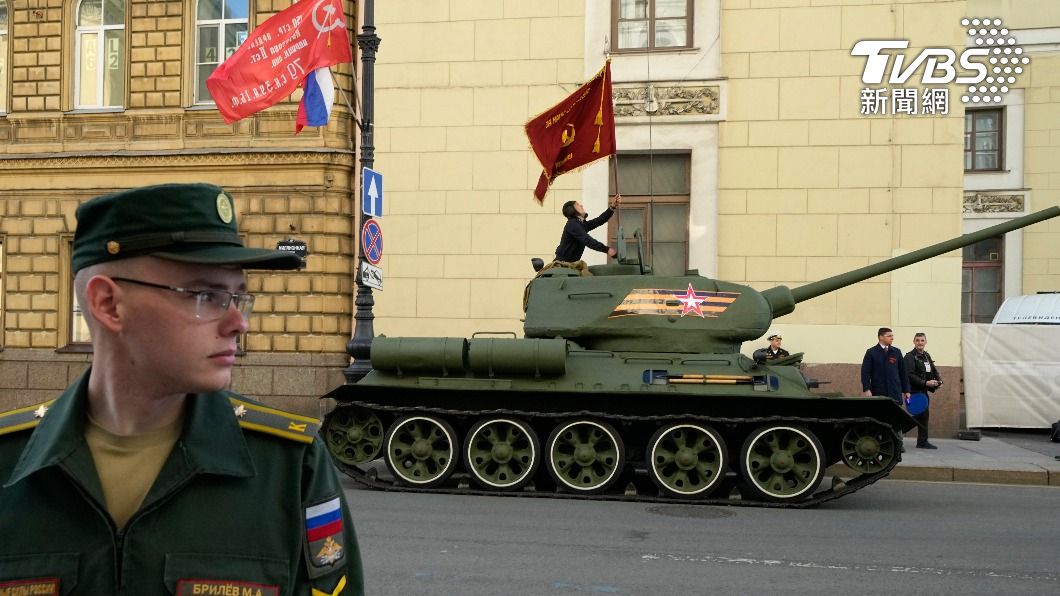 俄羅斯勝利日閱兵式上僅展示一台T-34老式坦克。（圖／達志影像美聯社）