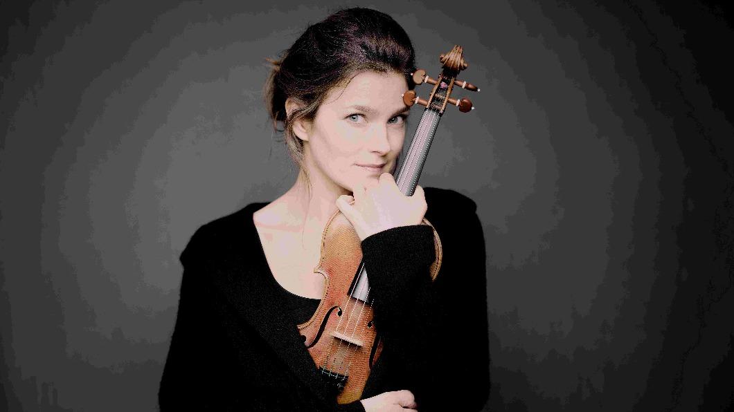 荷蘭小提琴女神吉妮楊森（Janine Jansen）因在《為你鍾琴》「演出」自己，喜獲一把價值千萬的小提琴。（圖／海鵬提供）