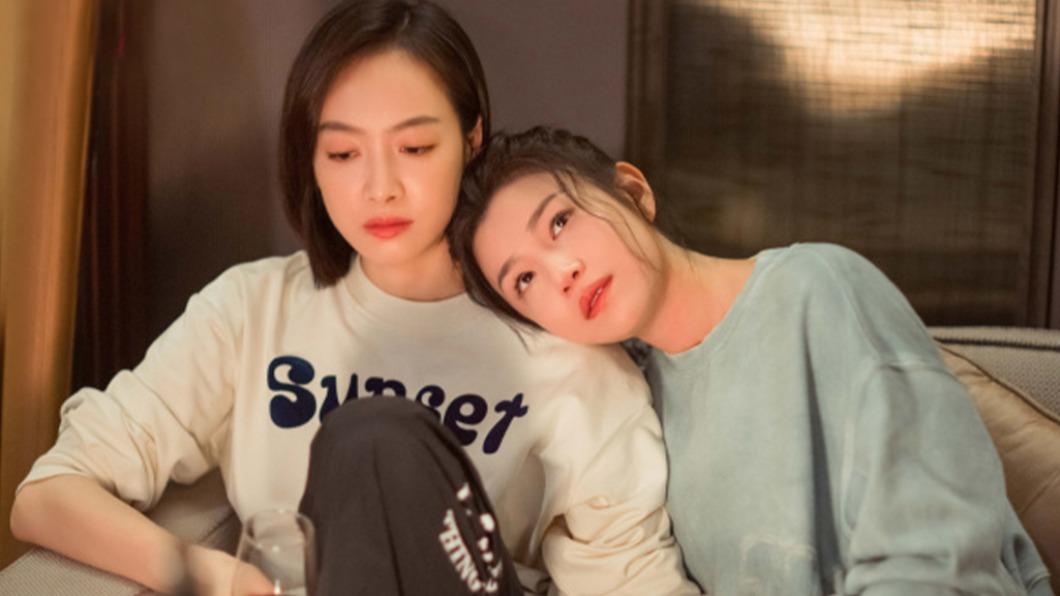 陳妍希（右）、宋茜在《溫暖的，甜蜜的》的閨密情誼，讓不少觀眾看了好羨慕。（圖／愛奇藝國際站提供）