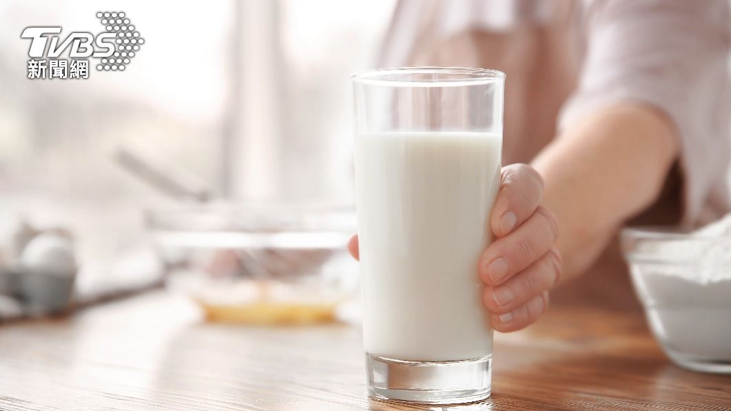 牛奶並不會改變黑色素細胞的形成。（示意圖／shutterstock達志影像）