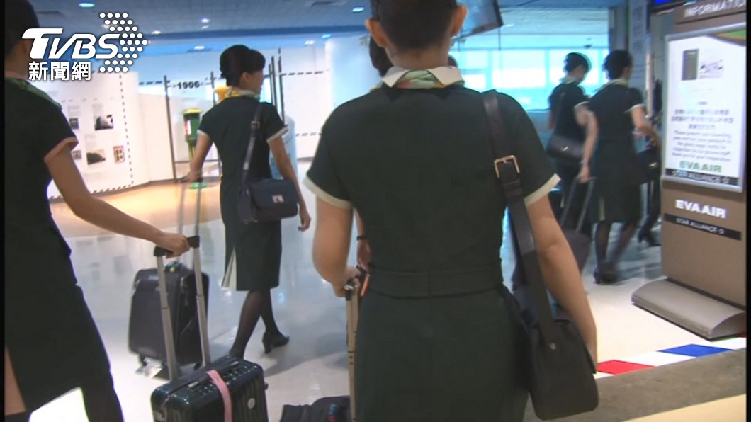航空公司普遍要求女空服員一定要穿裙裝和高跟鞋。（圖／TVBS）