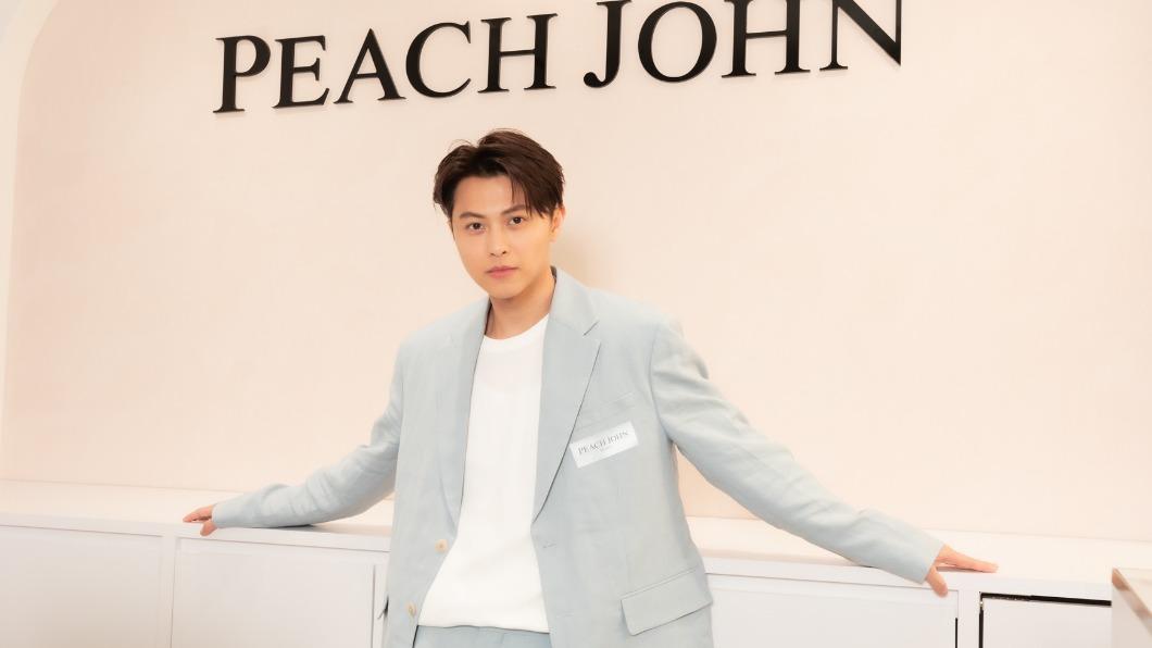 王子（邱勝翊）擔任日系內衣品牌PEACE JONH的一日店長。（圖／PEACE JONH提供）