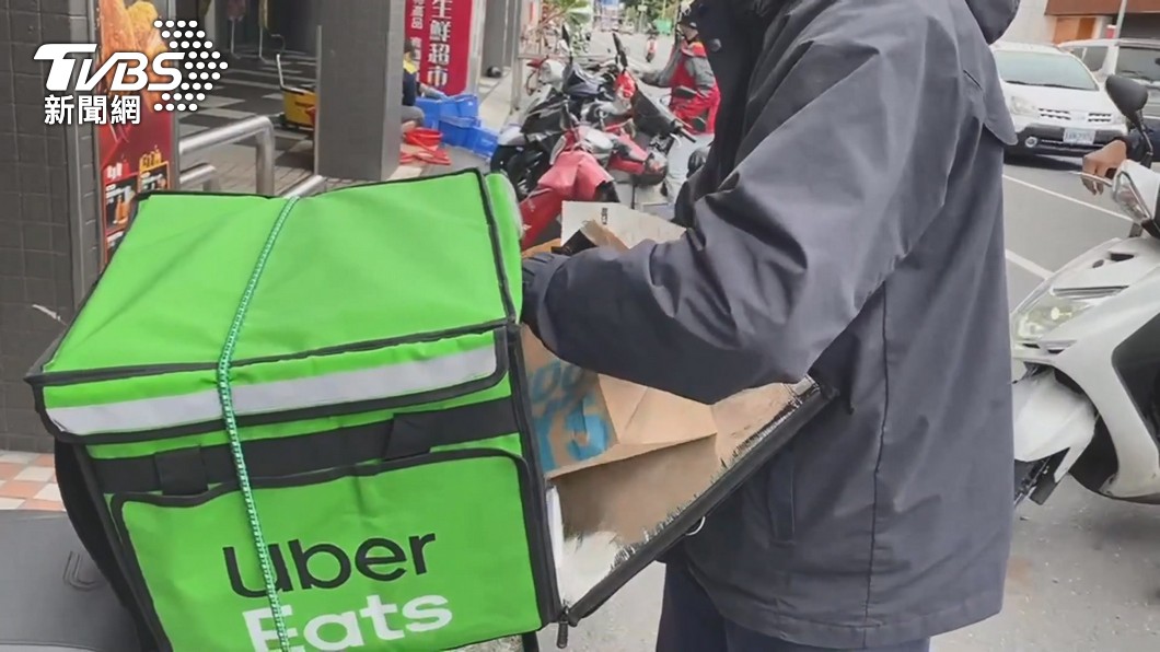 Uber Eats Taiwan, Gogoro launch green delivery program (TVBS News) Uber Eats Taiwan, Gogoro launch green delivery program