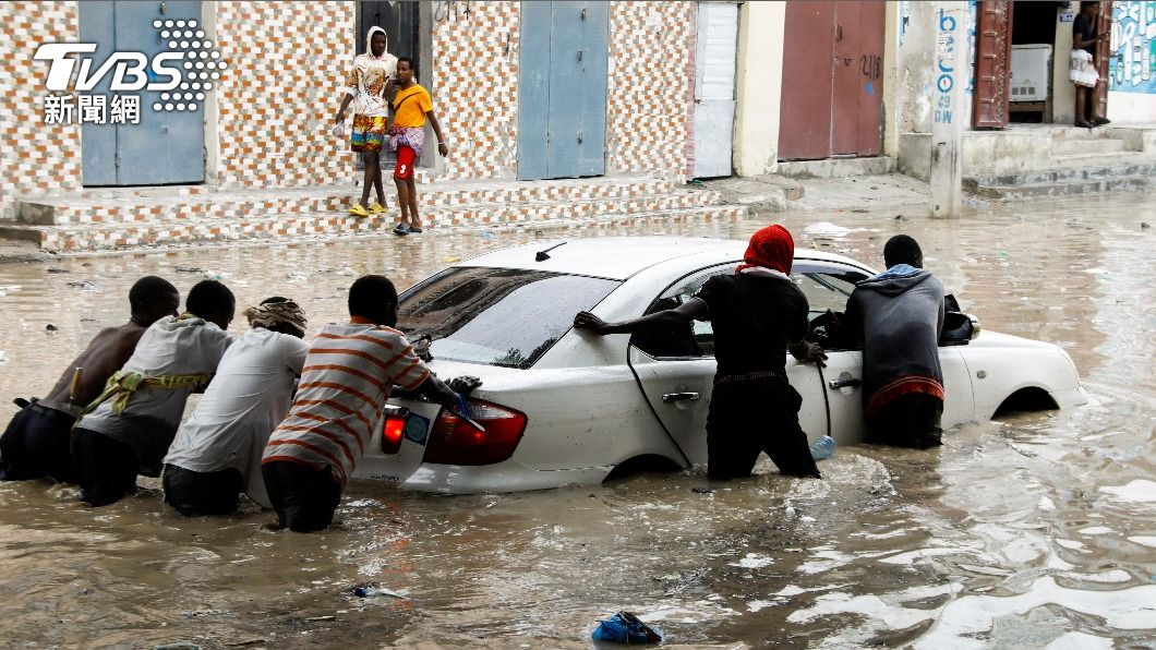 索馬利亞街道被洪水淹沒。（圖／達志影像路透社）