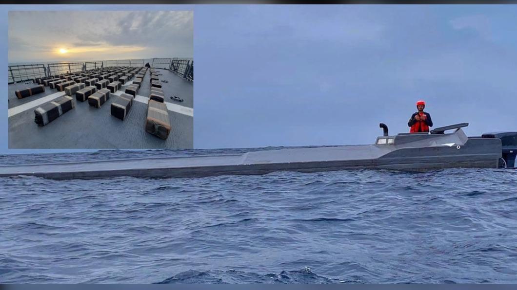 哥倫比亞海軍查獲一艘長30公尺的潛艇，用來運載3噸古柯鹼。（圖／翻攝自自哥倫比亞海軍推特）
