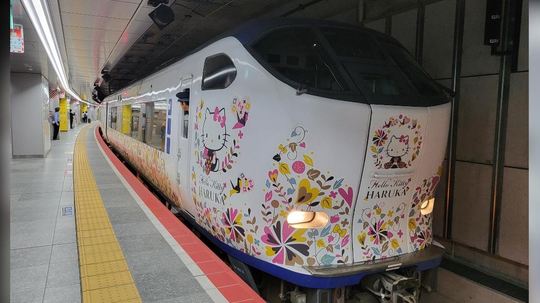 日本關西機場特急列車HARUKA，三月起加停大阪車站。( 圖 / 徐啟芳 攝)