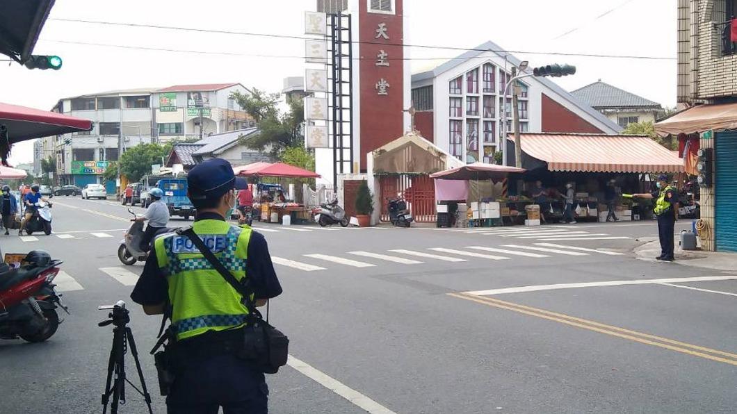 車輛停讓行人南警加強執法。（圖／台南市警局提供）