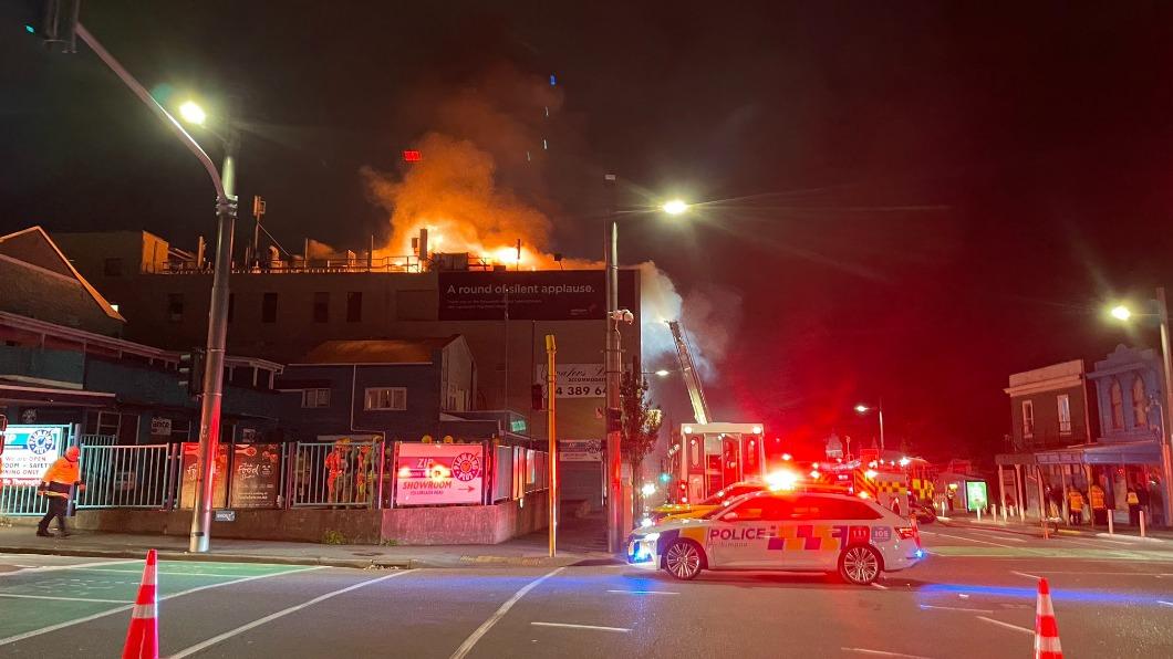 紐西蘭威靈頓4層樓青旅大火，造成至少10人死亡，被稱為當地近十年最嚴重火災。（圖／翻攝自Wellington City Council推特）