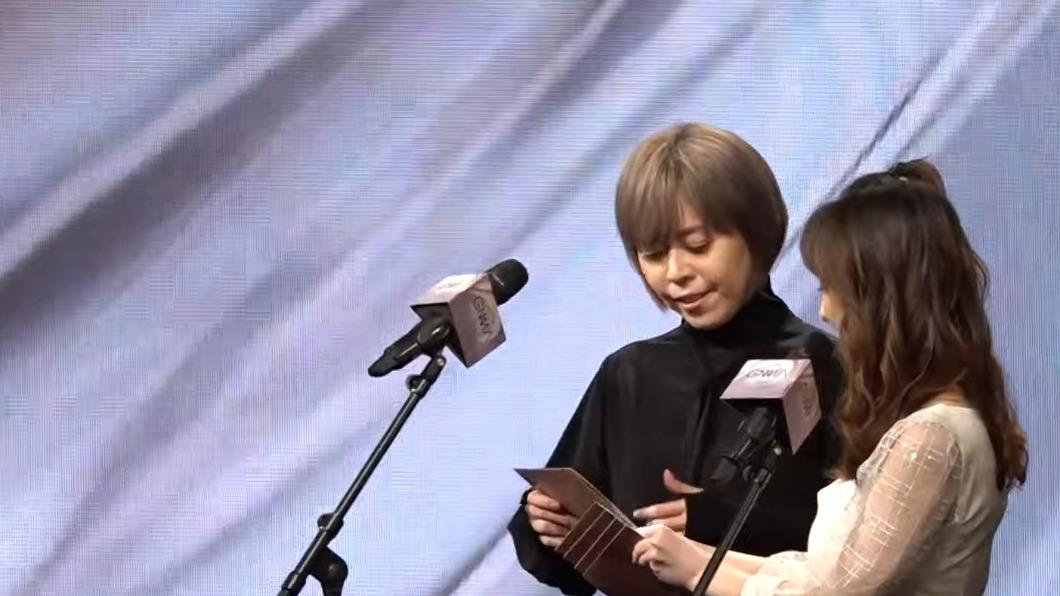 江惠儀（左）發表第34屆金曲獎「最佳台語男歌手獎」入圍名單。（圖／TVBS）