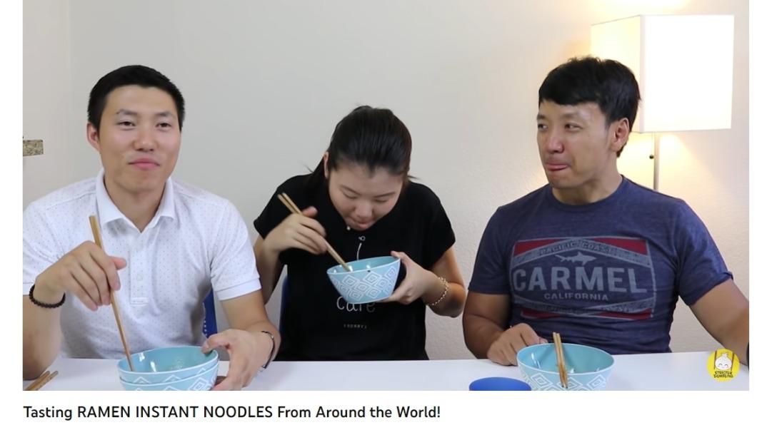 鄉民表示影片中吃完台灣泡麵的三人感覺快要「升天」。（圖／翻攝自 Strictly Dumpling YouTube）