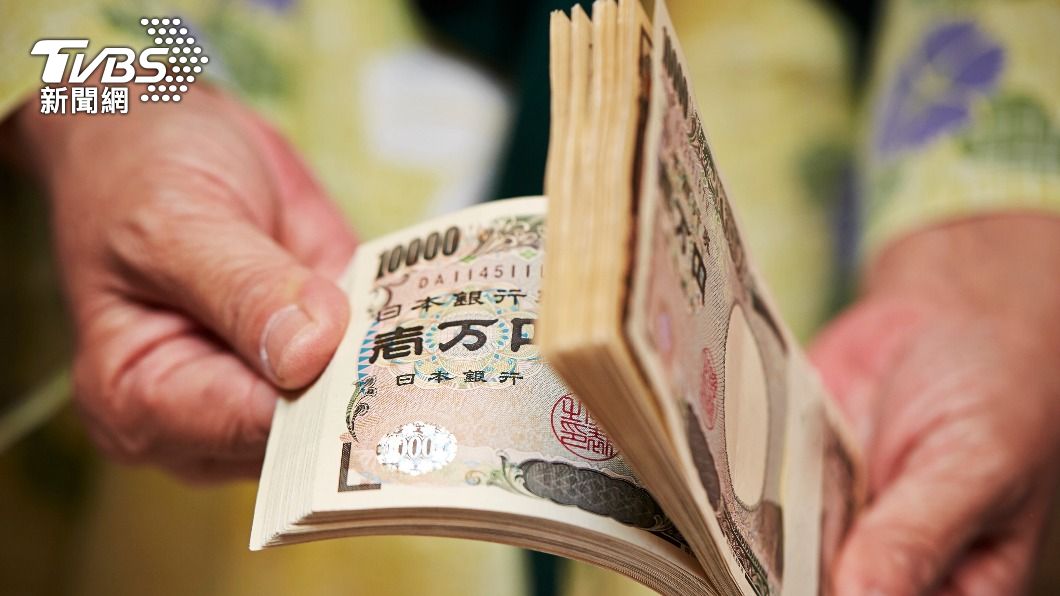 日幣匯率貶破今年新低，若與去年高點相比，每10萬新台幣就能多換8萬5933日圓。（示意圖／shutterstock達志影像）