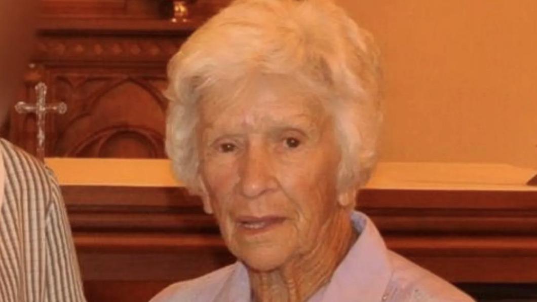 95歲的婦女諾蘭在養老院被警察電擊。（圖／翻攝自Rebecca Kavanagh 推特 @DrRJKavanagh）