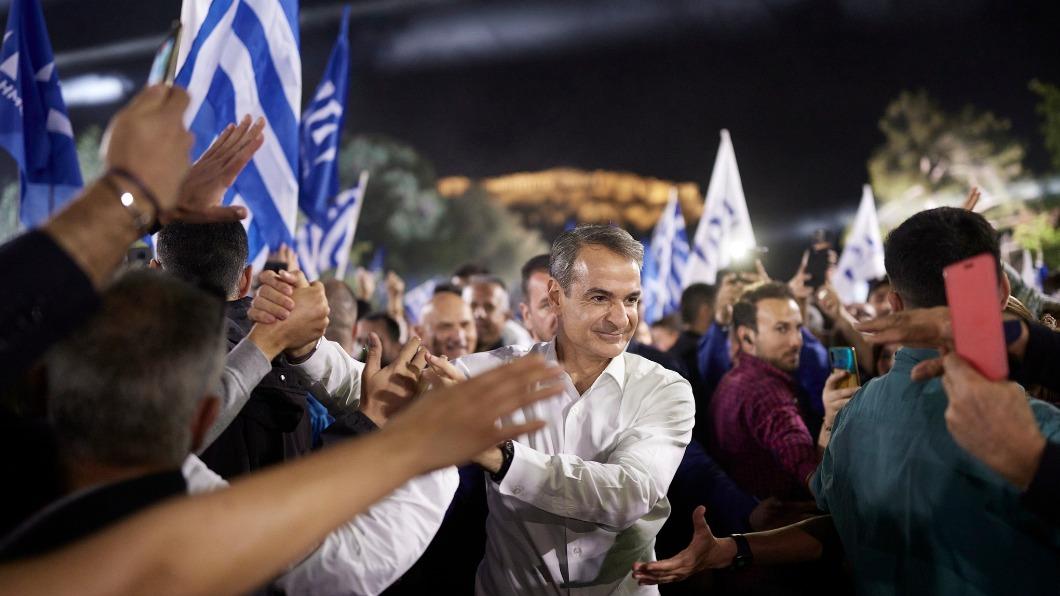 希臘新民主黨總理米佐塔基斯暗示1個月內將再度大選。（圖／翻攝自米佐塔基斯臉書）