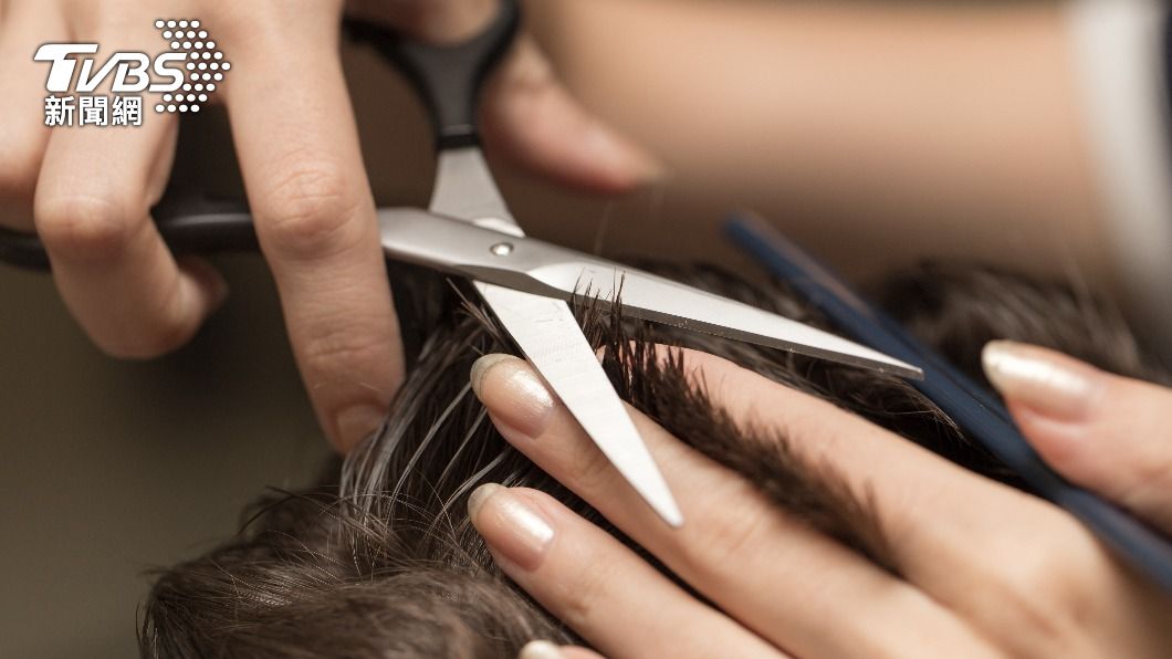 網友發現，百元剪髮的顧客大部分都是男性。（示意圖／shutterstock達志影像）