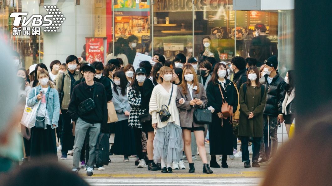 日本女性多半都會化妝出門。（示意圖／shutterstock 達志影像）
