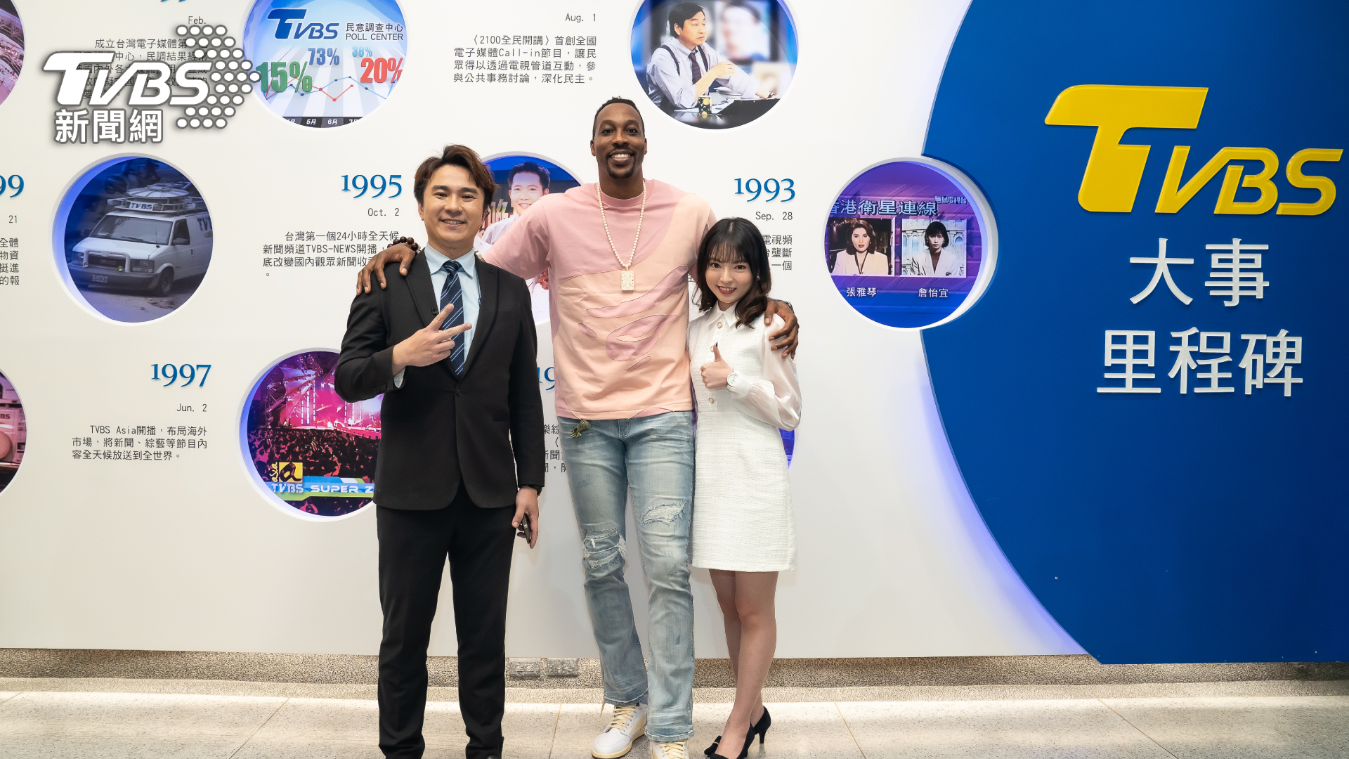 本次魔獸專訪由TVBS體育主播藍于洺(左)與TVBS新聞網體育記者張良瑜(右)共同擔任主持人(圖/TVBS)