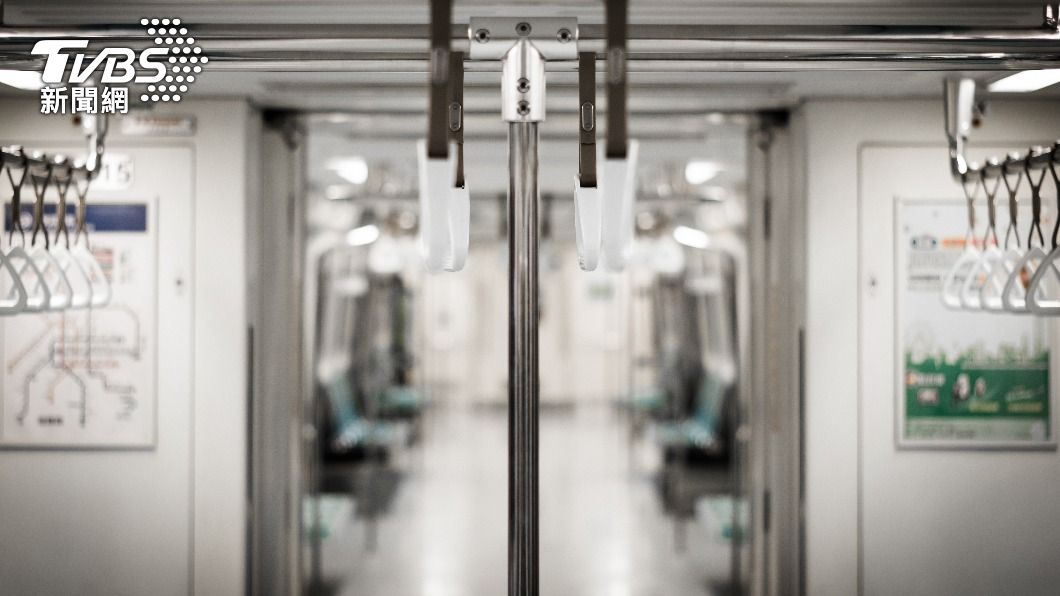 網友分享搭台北捷運時遇到的靈異故事。（示意圖／Shutterstock達志影像）