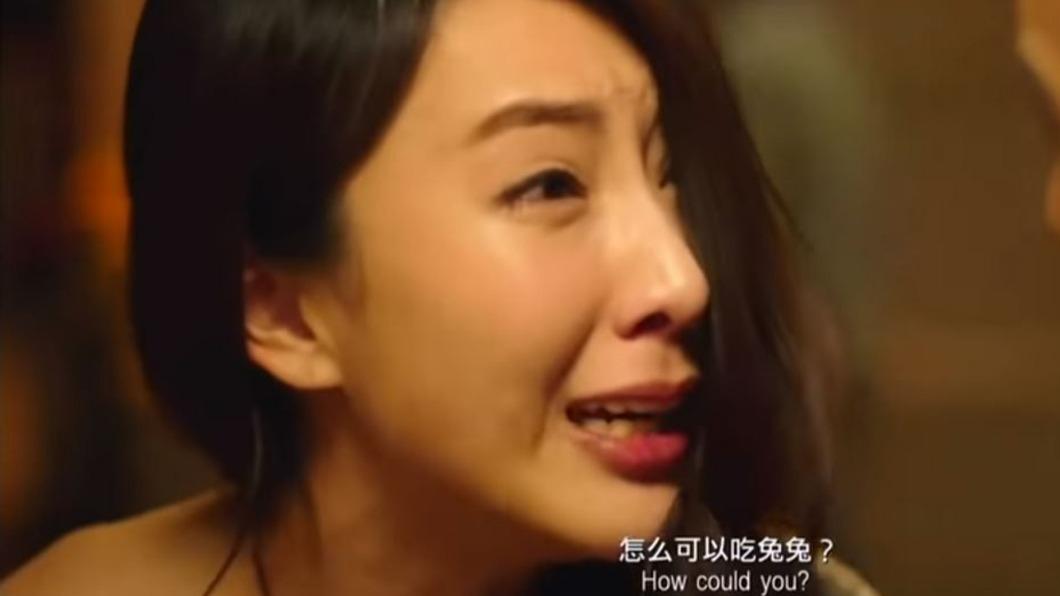 隋棠在電影《撒嬌女人最好命》中，嗲聲假哭一句「怎麼可以吃兔兔」很有狐狸精氣質。（示意圖／翻攝自網路）
