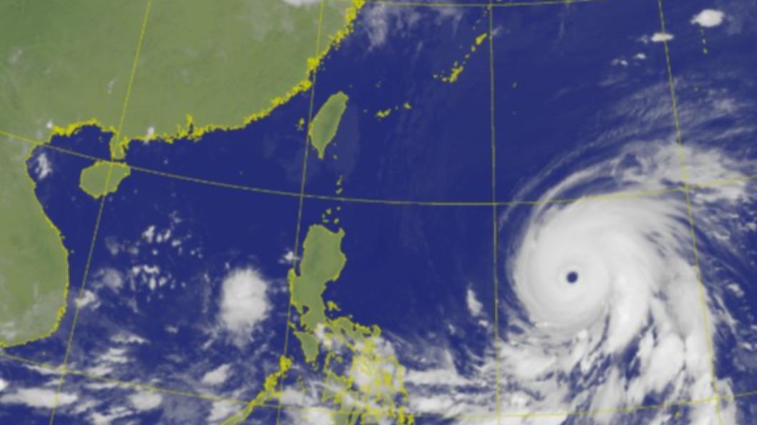 瑪娃颱風仍在持續增強。（圖／氣象局）