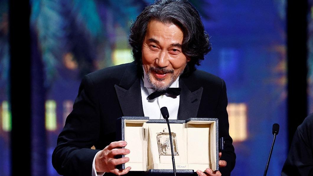 67歲日本男星役所廣司拿下第76屆坎城影展影帝。（圖／路透社）