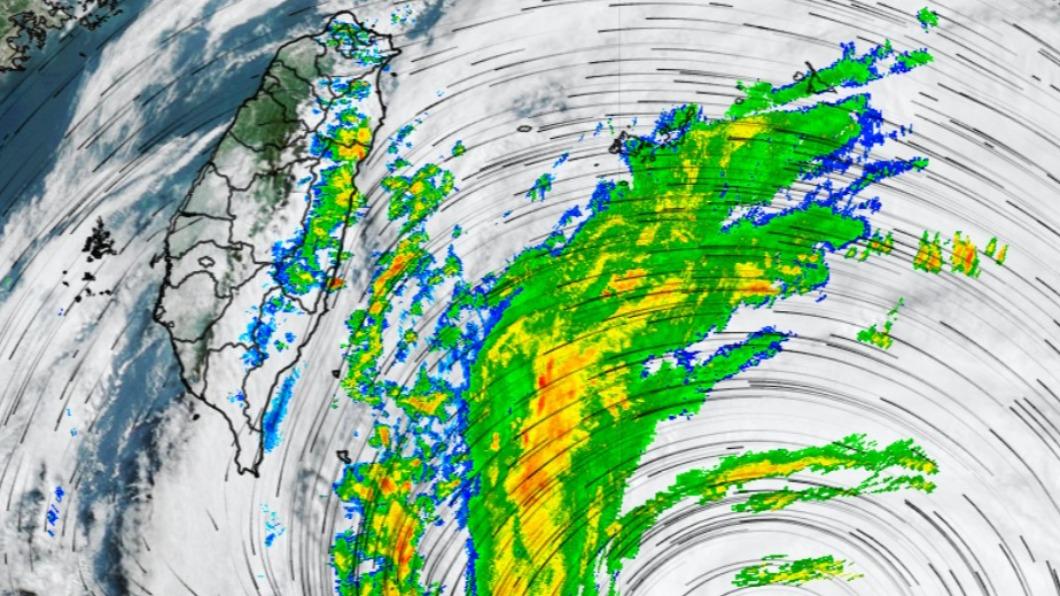 受瑪娃外圍環流影響，東部這2天將下雨。（圖／翻攝氣象專家彭啟明臉書）