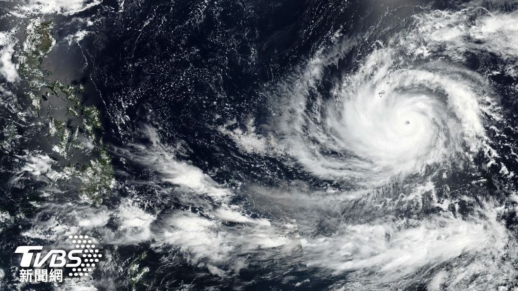 遭遇強颱瑪娃夾大驚人雨量，接連威脅關島、菲律賓與台灣。（圖／達志影像美聯社）