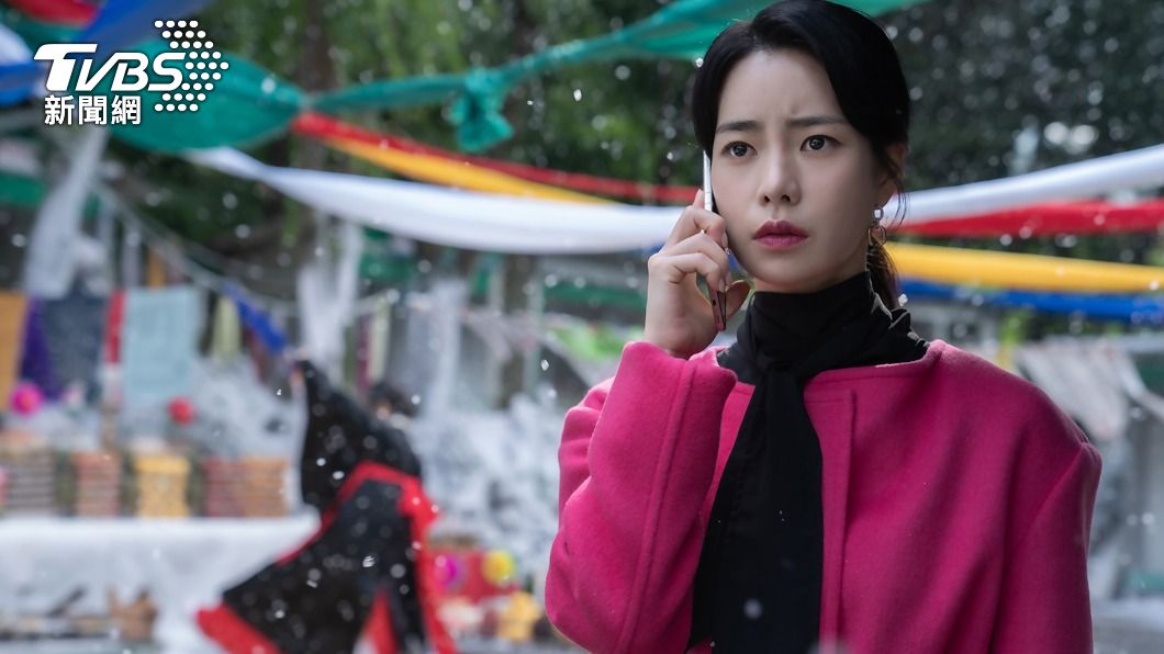 韓劇《黑暗榮耀》中的第二女主角涎鎮非常囂張。（圖／Netflix提供）