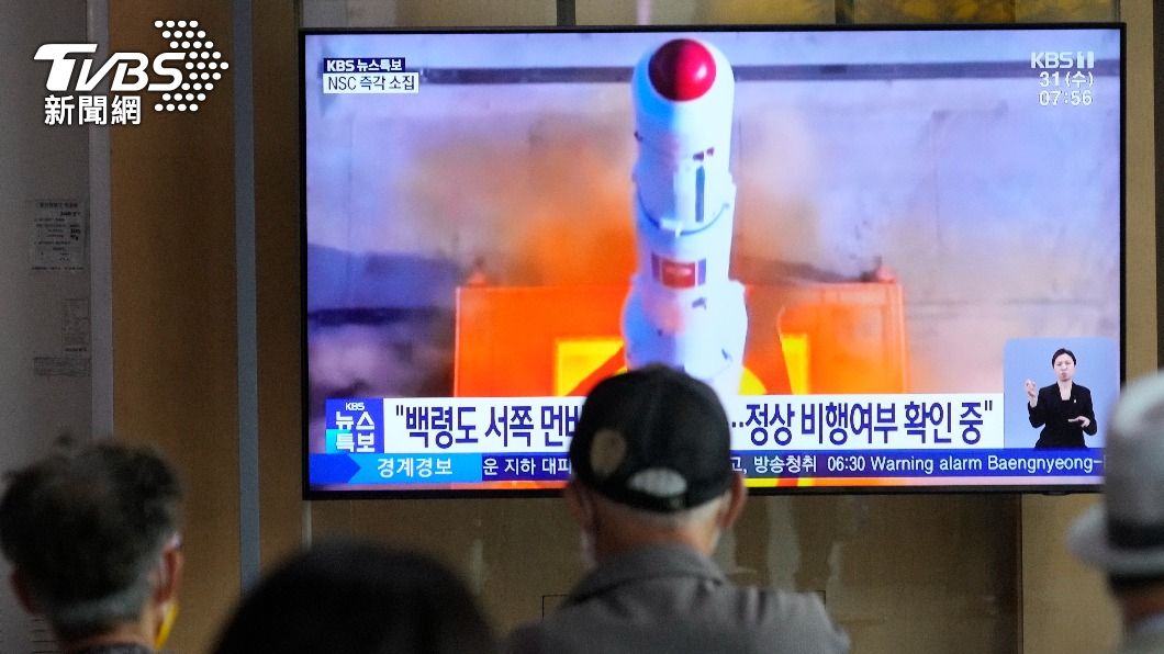 北韓今晨6時27分以運載火箭發射軍事偵察衛星。（圖／達志影像美聯社）