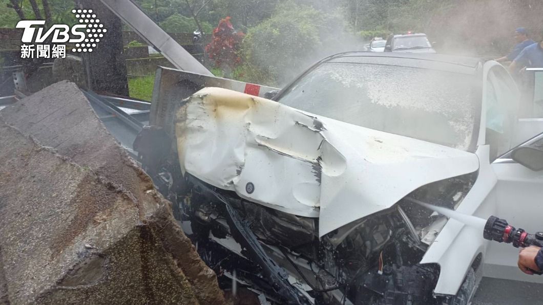 新竹縣尖石鄉嘉樂村今日發生一起嚴重車禍。（圖／警方提供）