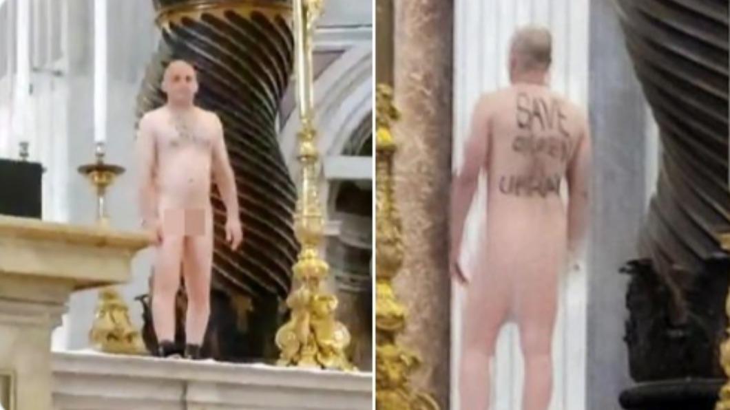 男子全裸站上主祭壇的畫面在網路瘋傳。（圖／翻攝自 Jos Quinten 推特 @TaranQ）