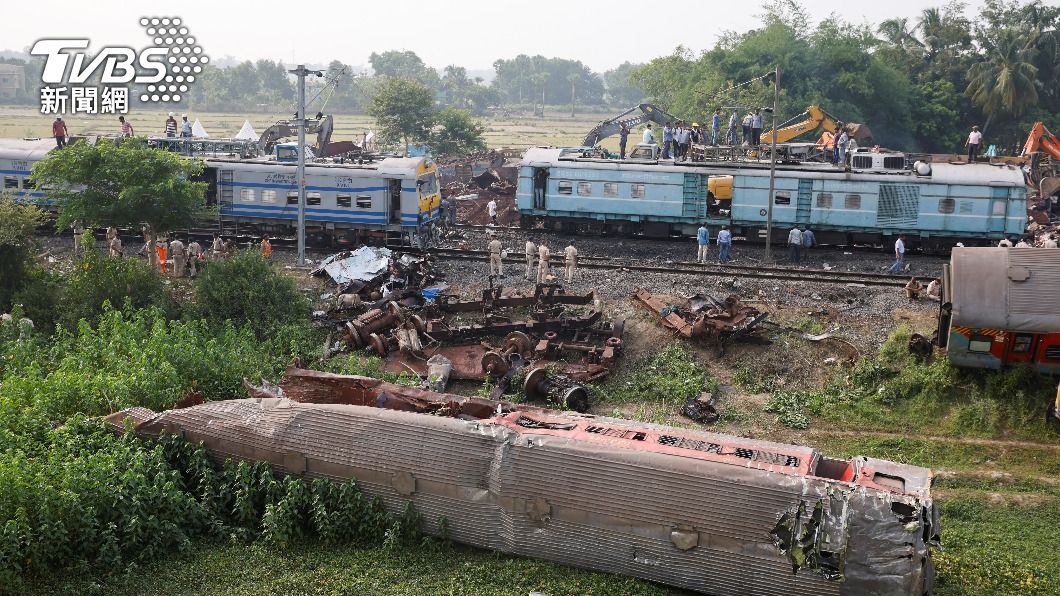 印度發生本世紀最嚴重鐵路事故。（圖／達志影像路透社）