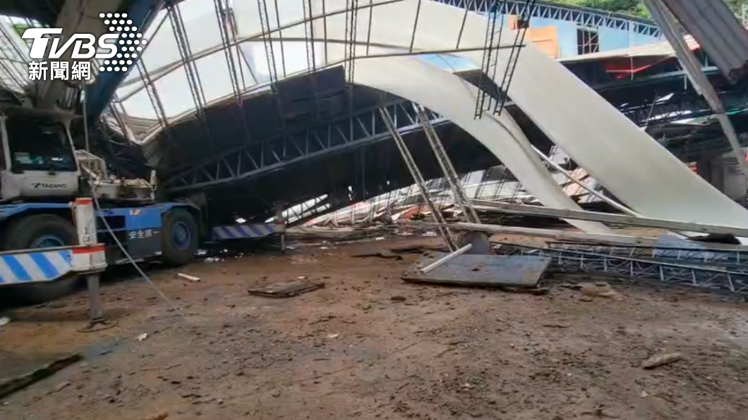 基隆市民體育活動中心發生工安意外。（圖／TVBS）
