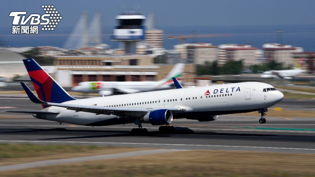達美航空遭乘客指控提供過量酒精飲品還無視性騷事件。（示意圖／達志影像shutterstock）