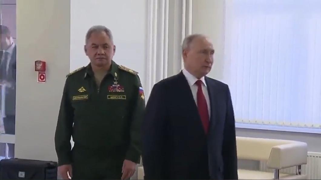 俄羅斯總統普欽（圖右）和國防部長蕭依古。（圖／翻攝自推特） 