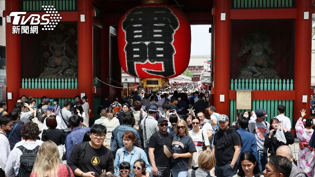 疫情趨緩後，各國遊客湧入日本。（圖／達志影像美聯社）