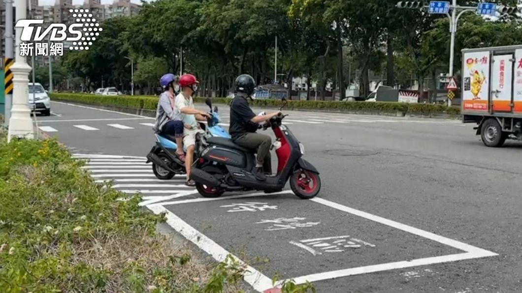 台南試辦免2段式左轉。（示意圖／TVBS資料照）