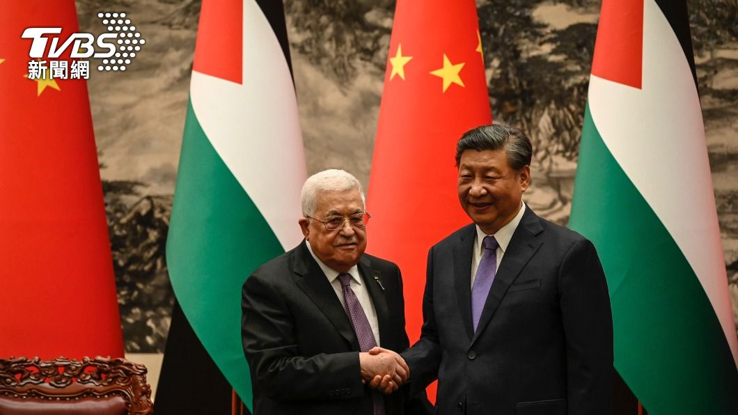 巴勒斯坦總統阿巴斯（右）與習近平（左）進行會談。（圖／達志影像美聯社）