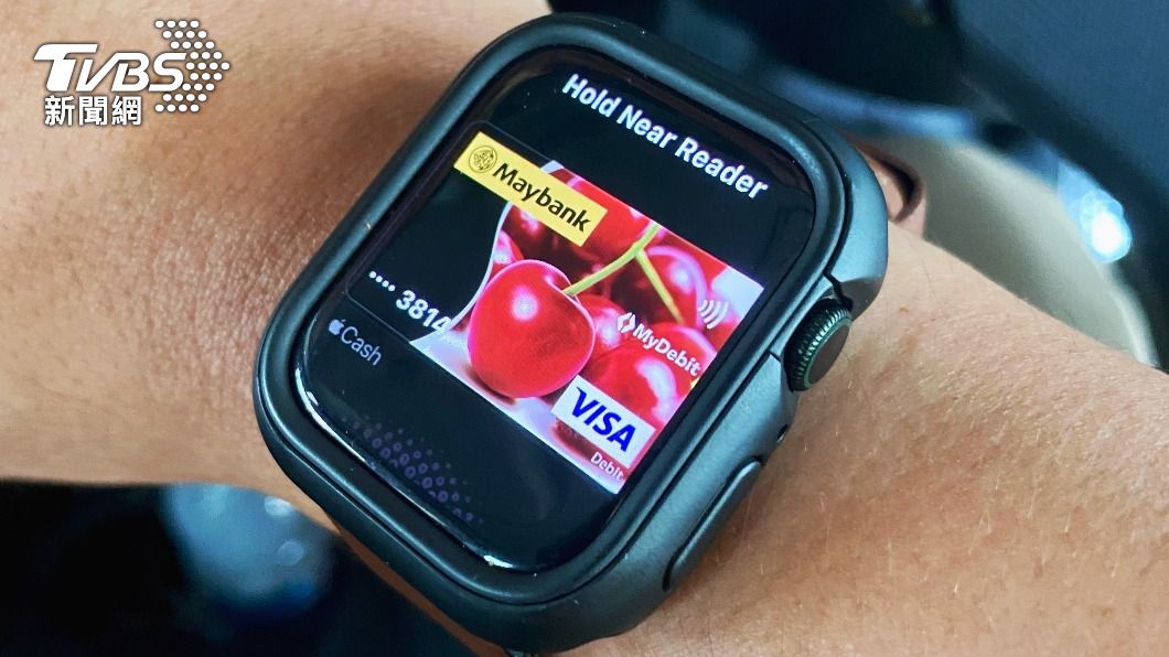 未來更新watchOS 10後，Apple Watch可以直接添加信用卡至Apple Pay中。（示意圖／shutterstock 達志影像）